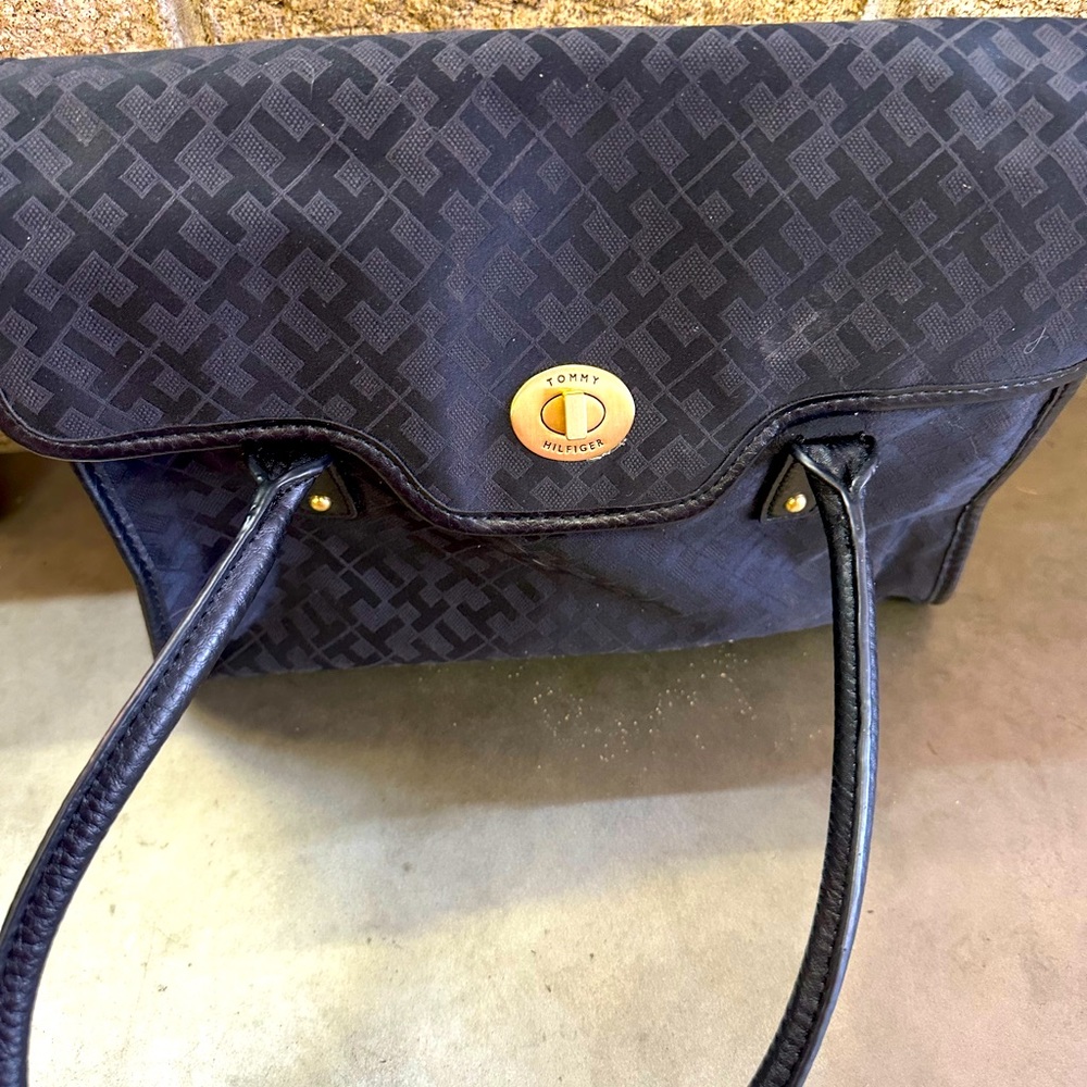 Tommy Hilfiger hand bag. 12x9x4.5